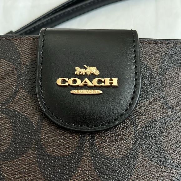 NWT Coach Phone Wallet In Color-block Signature Canvas - Picture 4 of 9